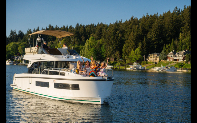 Sound boat tours